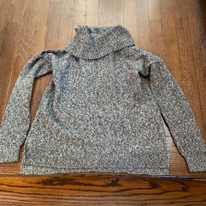 Hollister Turtle Neck Sweater (Cold Shoulder)